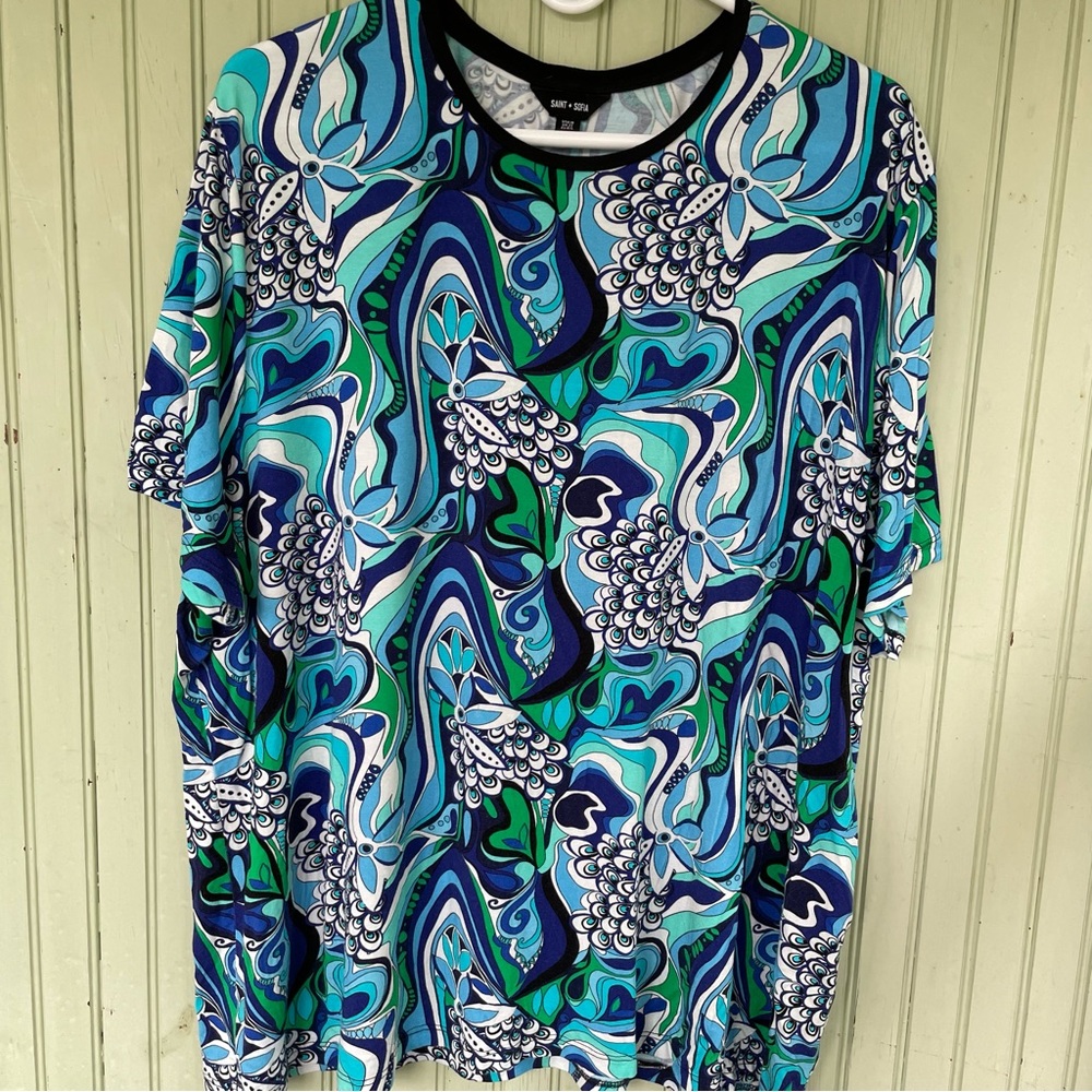 Saint & Sofia.  short-sleeve top.  size 18.